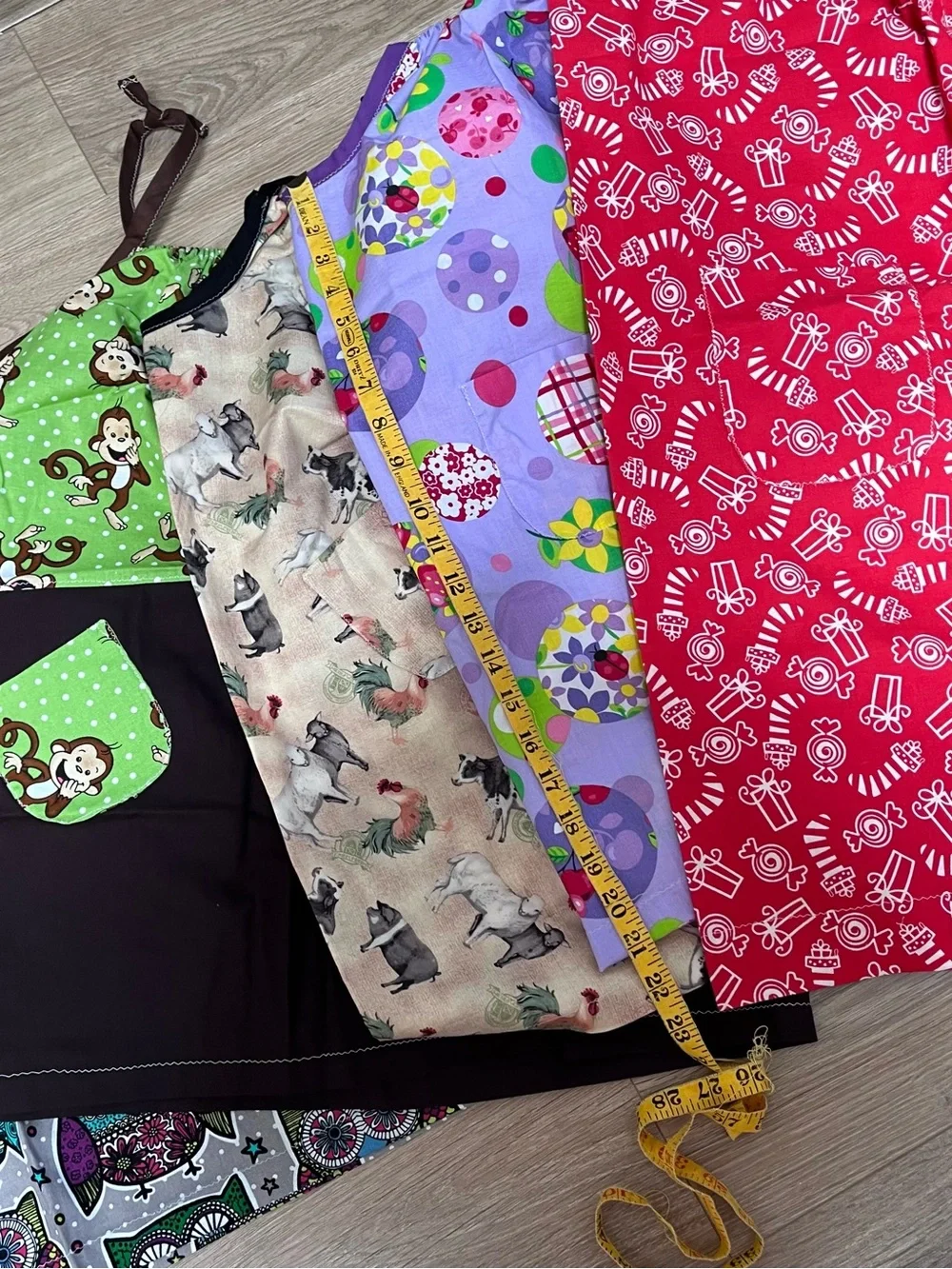 Handmade neckline features